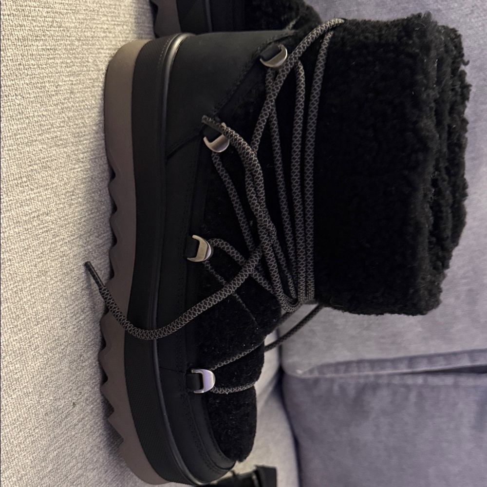 Cougar Black Winter Boots with Gray Accents - Picture 3 of 8